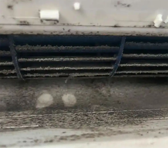 汉台空调吹的风有股烧焦味是怎么回事